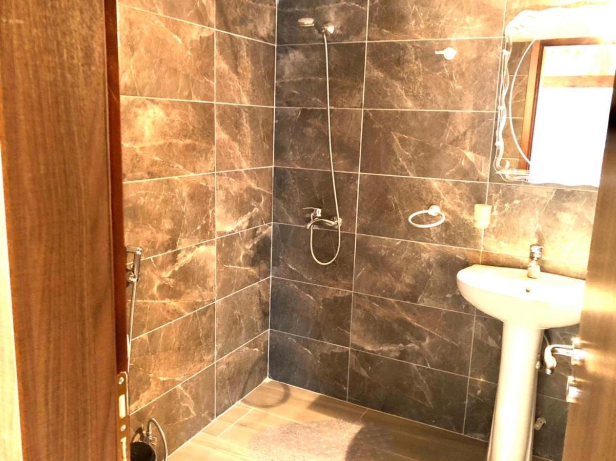 Villa Muzhaqi Nivice Eksteriør bilde