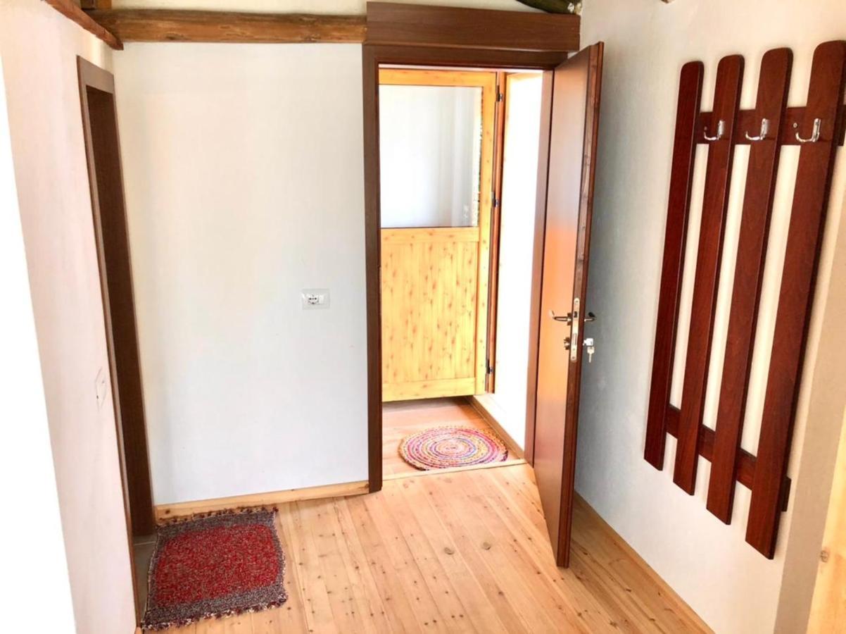 Villa Muzhaqi Nivice Eksteriør bilde
